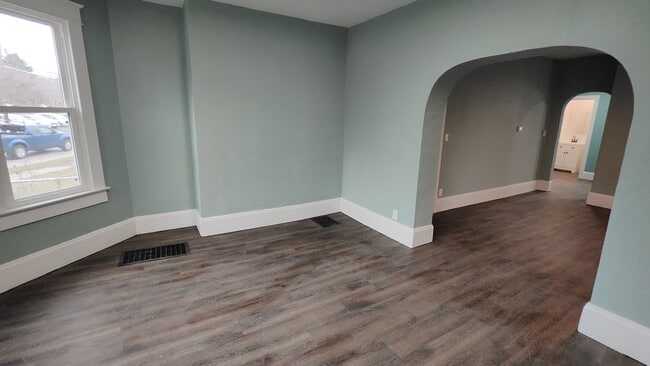 Building Photo - 1227 Maysville Ave