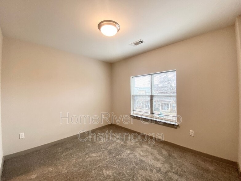 Building Photo - 782 Riverfront Pkwy