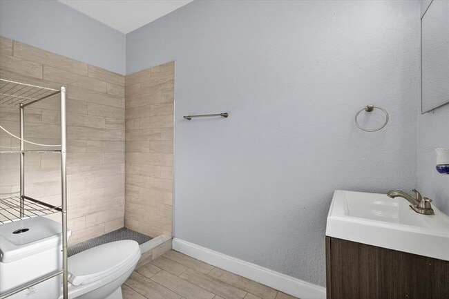 Building Photo - 2208 N Blvd