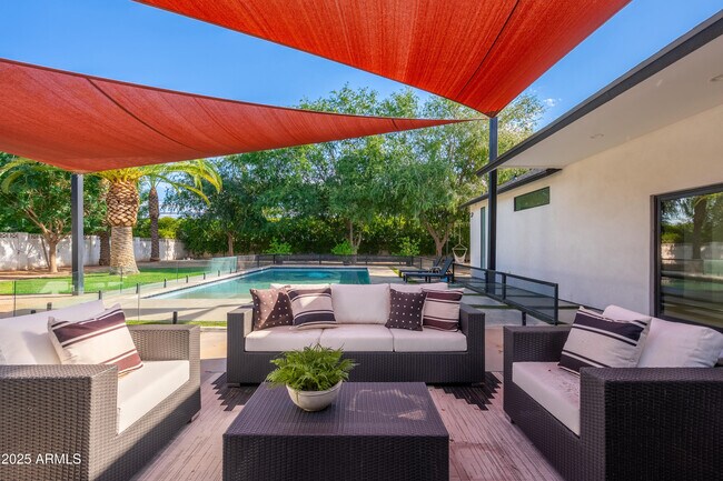 Building Photo - 4421 E Earll Dr