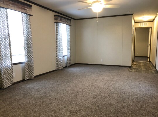 Building Photo - 906 Willow Ln