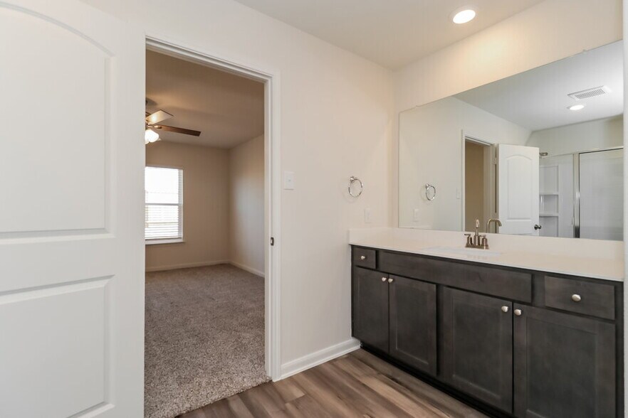 Building Photo - 1313 Woodwinds Dr