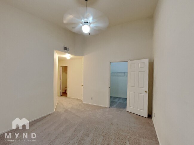 Building Photo - 5225 W Reno Ave