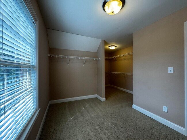 Building Photo - 3120 Hemingway Ln