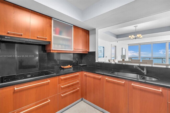 Building Photo - 1331 Brickell Bay Dr