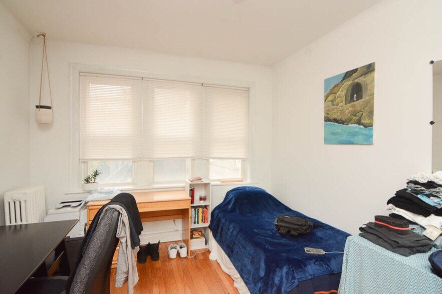 Building Photo - 1933 W Crystal St