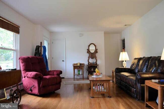 Building Photo - Beautiful 2 bed Rancher for Rent. Palmyra