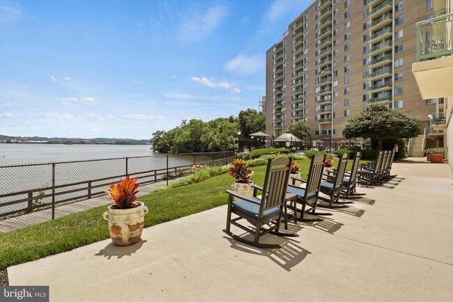 Building Photo - 501 Slaters Ln
