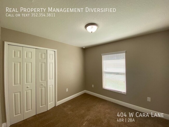 Building Photo - 404 W Cara Ln