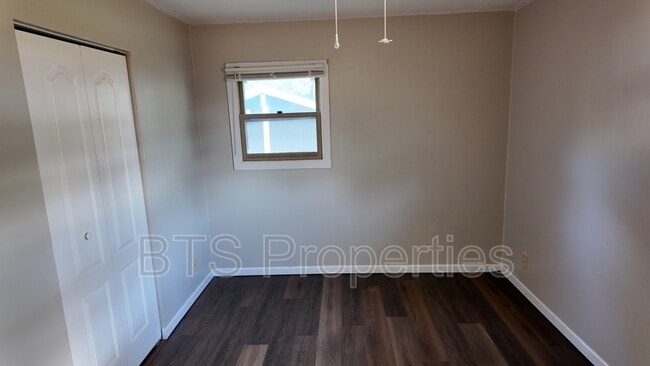 Building Photo - 6345 N Randwick Rd