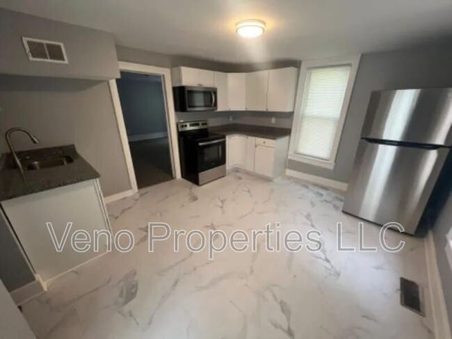 Building Photo - 131 W High St