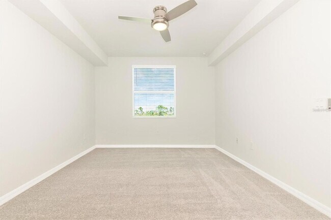 Building Photo - 12320 Wellen Golf St