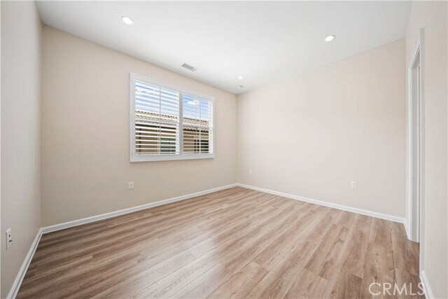 Building Photo - 134 Canvas