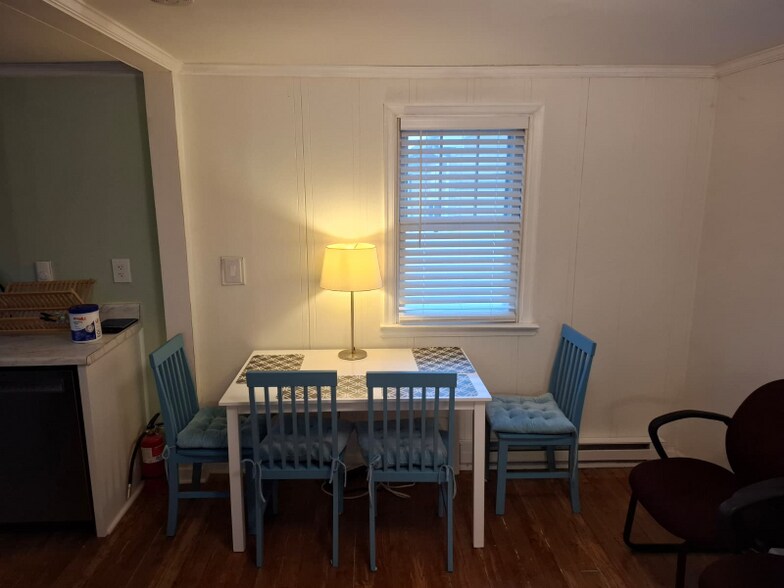 Building Photo - 8 Bash Rd