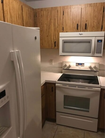 Kitchen - 2110 NE 38th Ave