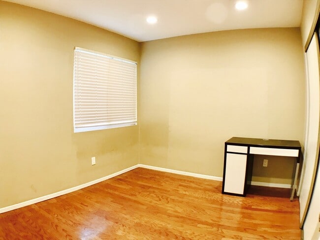 Building Photo - 15661 Viewridge Ln