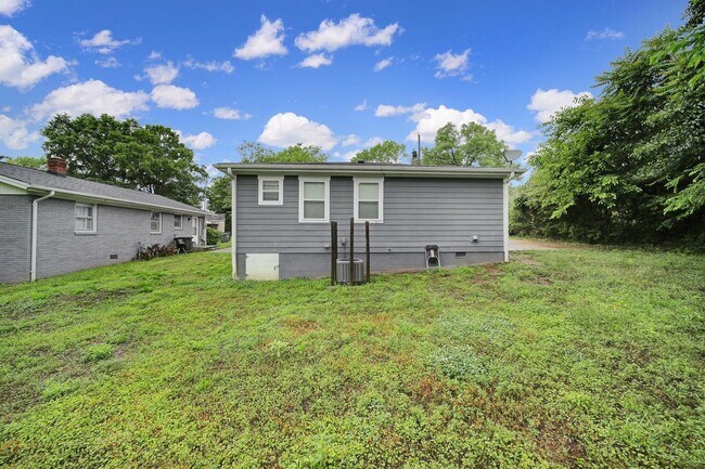 Building Photo - Beautiful Brick Home With Large Driveway
