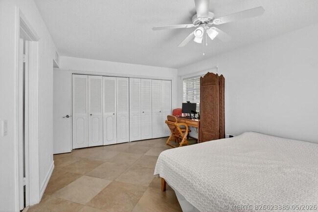 Building Photo - 9101 Jacaranda Ln