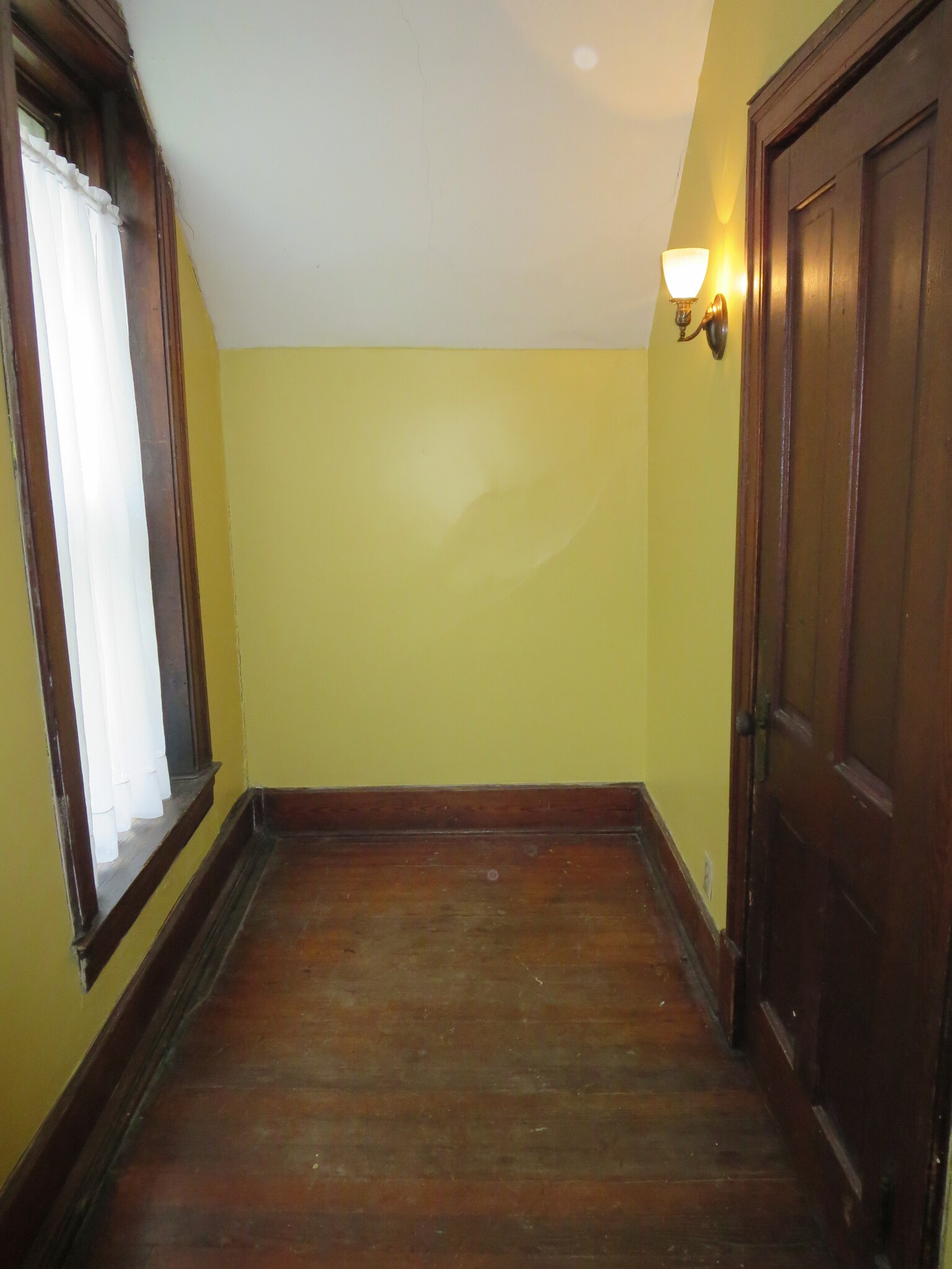 Office. - 204 S 6th St