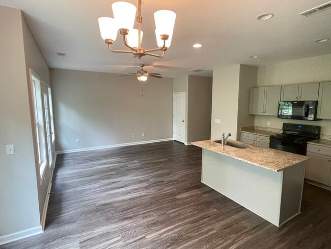 Building Photo - Antioch 3 bedroom townhome w/ 1 car garage!