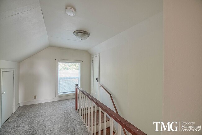 Building Photo - Adorable 3BD Home with Tons of Vintage Charm!