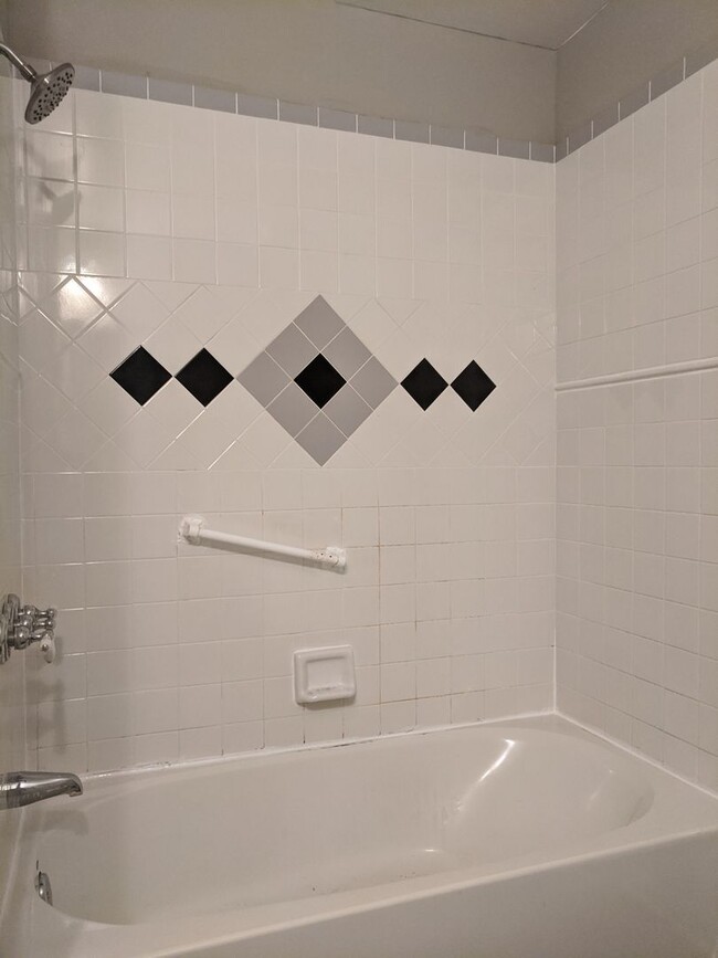 Building Photo - *****Huge 4 bedroom, 3 full bath home FOR ...