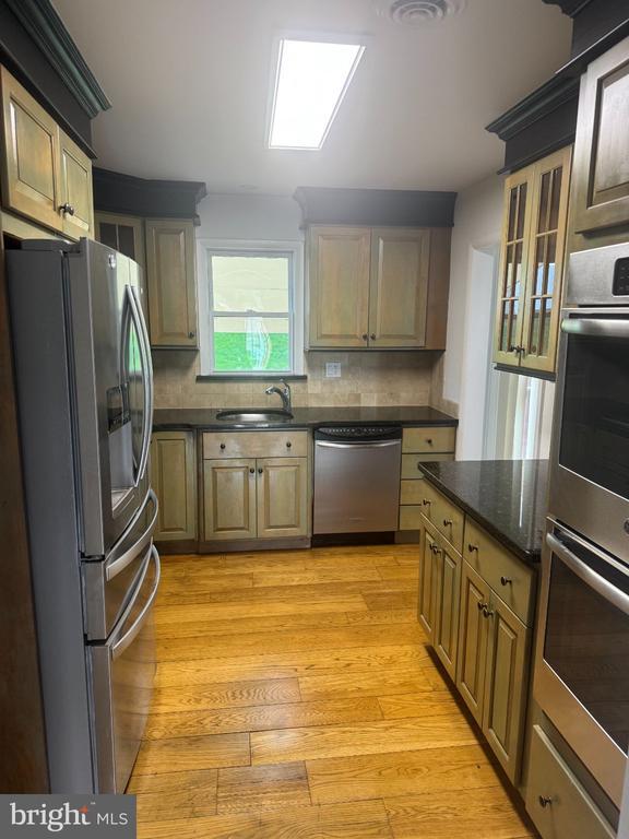 Building Photo - 216 Sussex Blvd