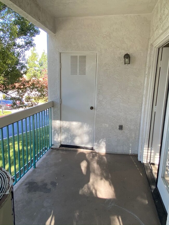 Building Photo - Charming 2nd Floor Condo in Rancho Bernard...