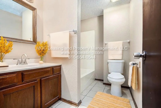 Building Photo - Comfort Living just in time for Fall at Mi...