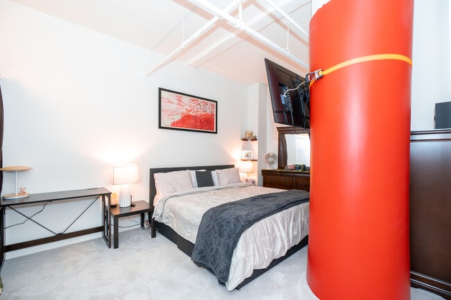 Building Photo - 165 N Canal St