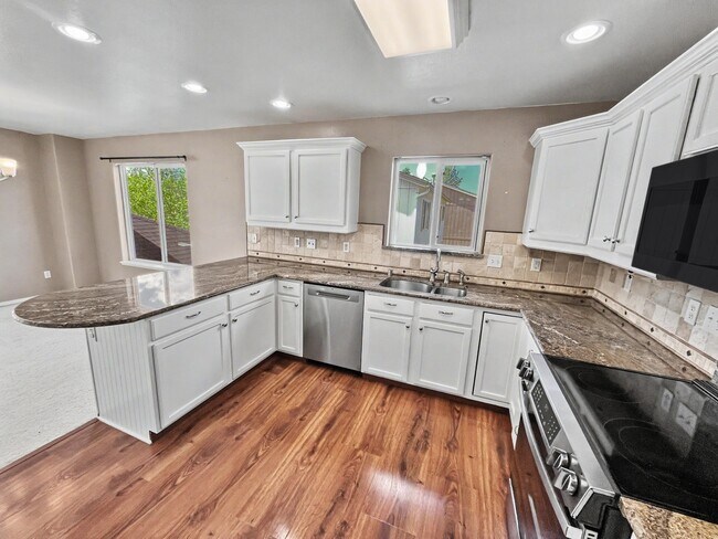 Building Photo - 4021 Red Talon Dr