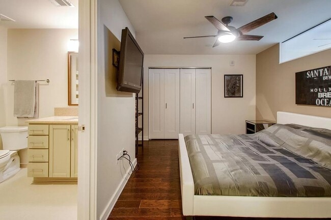 Building Photo - 2 Bed, 2 Bath Luxury High-rise Condo w/ Pa...