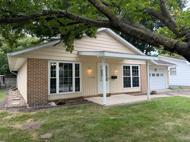 Primary Photo - Meadow Dr