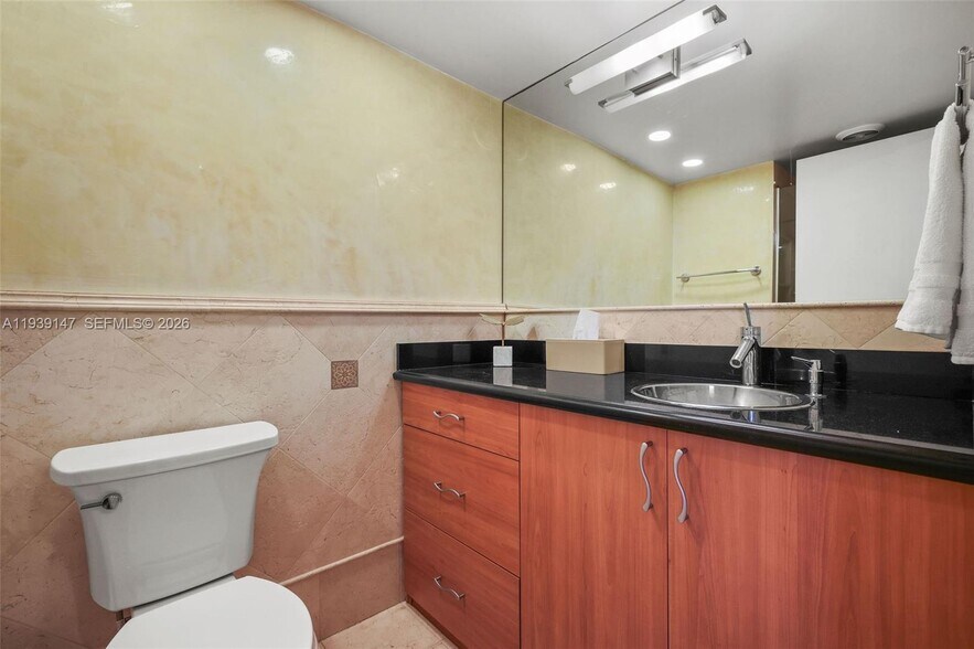 Building Photo - 1541 Brickell Ave