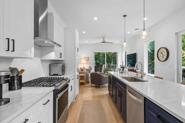 Building Photo - 1204 E 32nd St