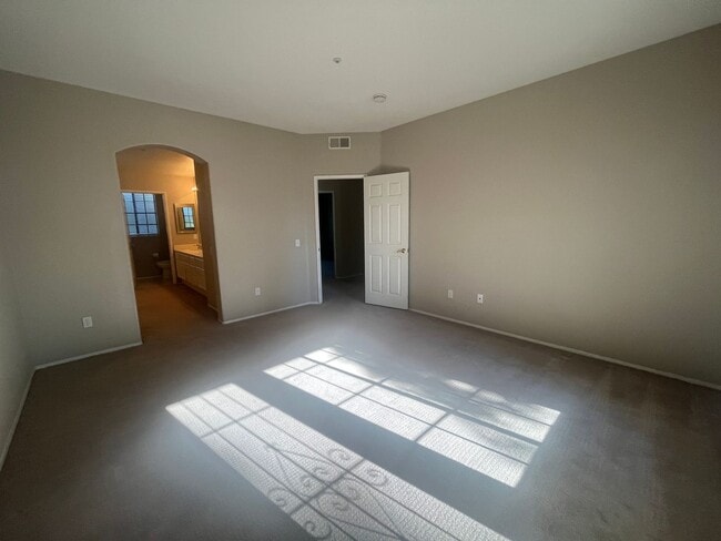 Building Photo - Charming 2nd Floor Condo in Rancho Bernard...