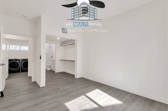 Building Photo - 1006 E Pasadena Ave