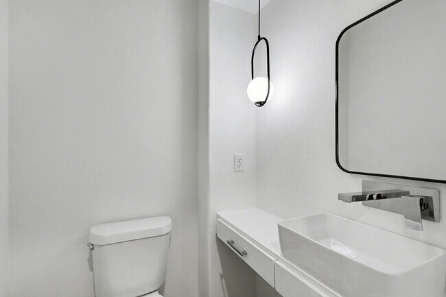 Building Photo - 203 Danna Ln