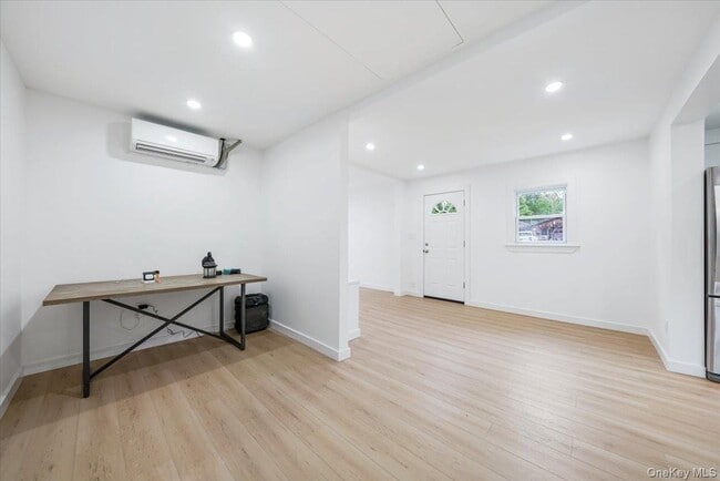 Building Photo - 15 Old Westbrookville Rd