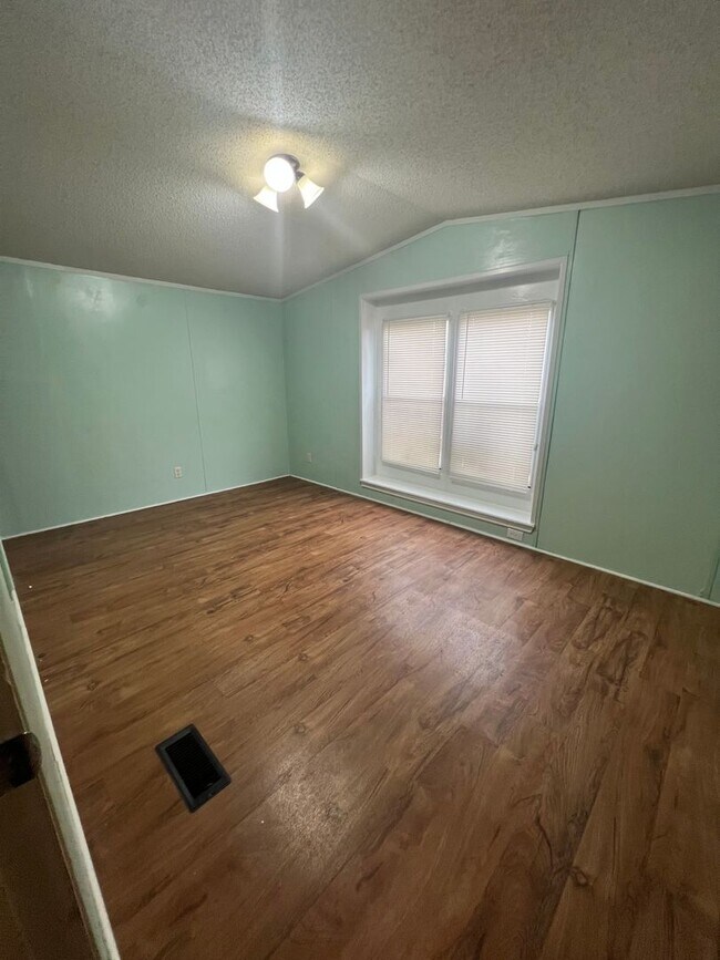 Building Photo - 3 Bedroom 2 Bath Mobile Home located in South Lake Charles