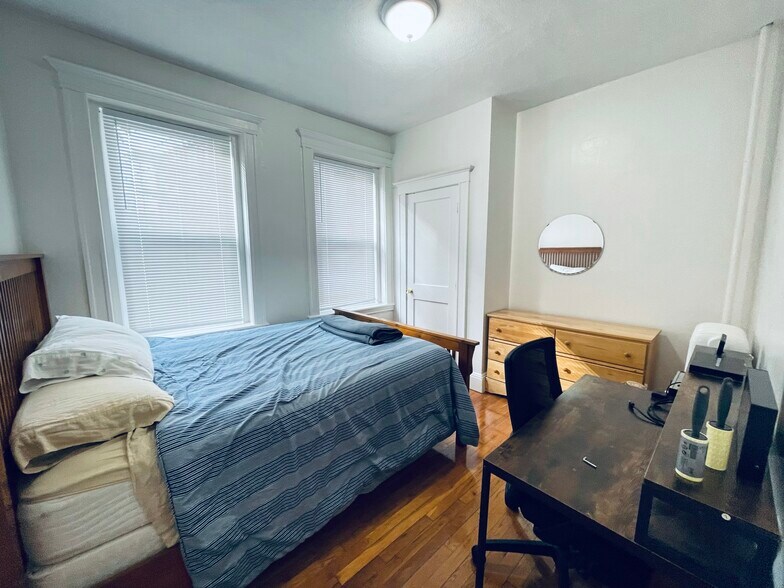 Building Photo - 4 Carol Ave