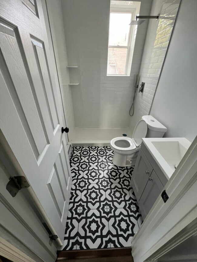 Building Photo - 185 Maple St