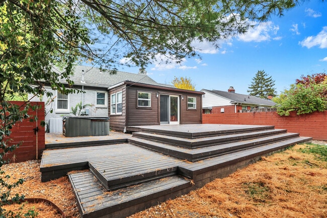 Building Photo - 233 W Westfield Blvd