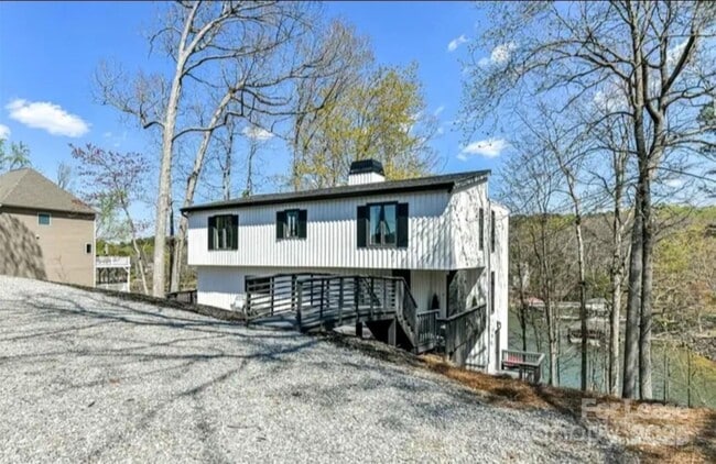 Building Photo - 216 Hermance Ln