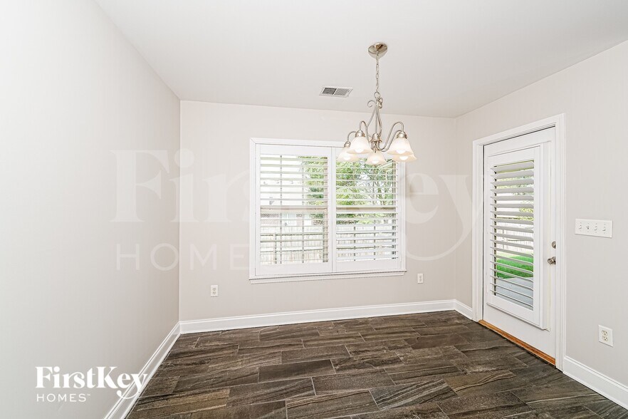 Building Photo - 417 Rockview Trail