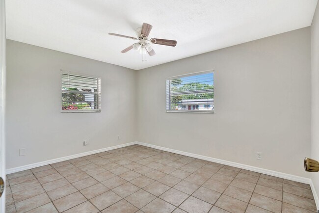 Building Photo - Beachside Bliss in Hobe Sound – Move-In Ready with Room to Roam!