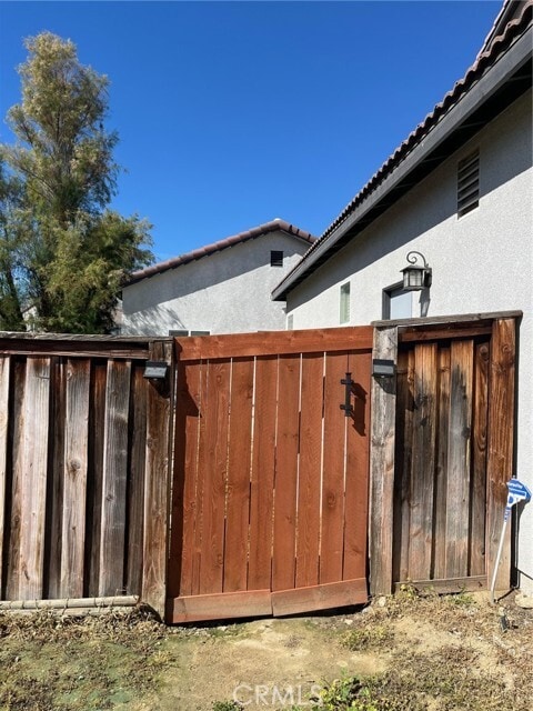 Building Photo - 566 Wamblee Ln