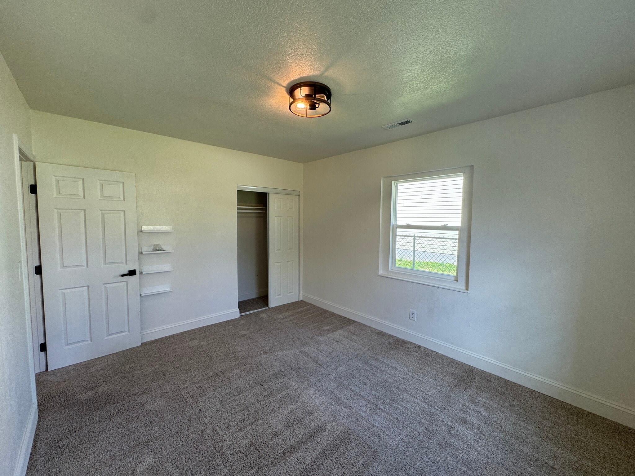 Building Photo - 1712 Vada Cir