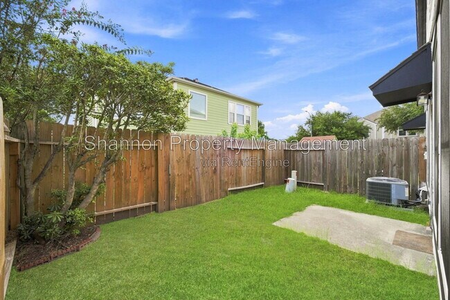 Building Photo - 16551 Pentonshire Ln