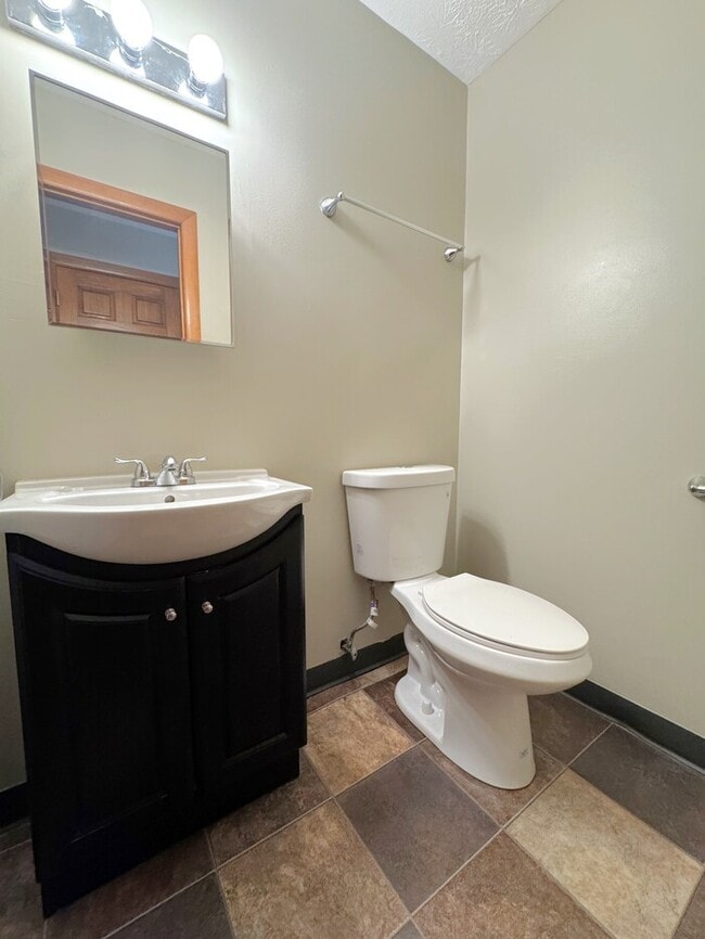 Building Photo - 3090 Highcliff Ct
